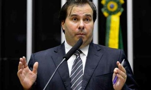 Após Bolsonaro atacar Maia, Alcolumbre dá a PT relatoria de projeto do governo