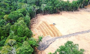 Com enterros simultâneos, covas são abertas à espera de mortos por Covid-19