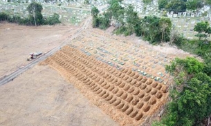 Imagens aéreas mostram novas covas abertas para mortos pela Covid-19 em cemitério de Manaus 