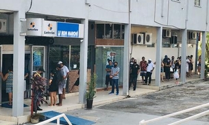 Vídeo: Dupla armada assalta loteria e agride proprietário em Manaus