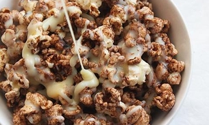 Aprenda a fazer três receitas diferentes de pipoca doce