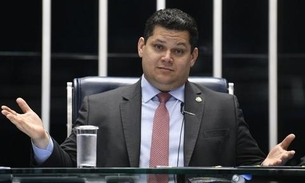 Alcolumbre contraria família Bolsonaro e amplia prazo para CPI das Fake News