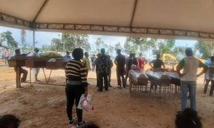 Vídeo: Caixões começam a ser empilhados dentro de covas em cemitério de Manaus