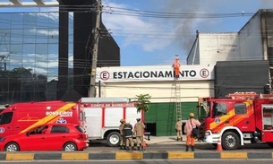 Edifício pega fogo e uma pessoa é resgatada pelos bombeiros em Manaus 