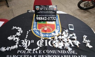 Jovem é preso suspeito de jogar droga em área de mato em Manaus 