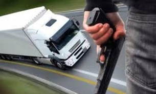 Dupla é presa por roubar carga de empresa de comésticos em Manaus