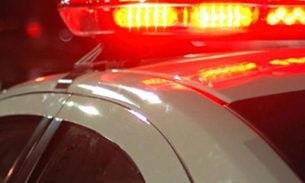 Dupla armada invade casa, rouba objetos e foge no carro da família em Manaus