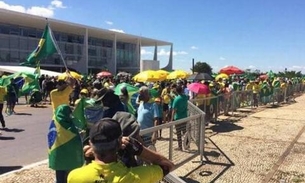 Manifestantes pró-Bolsonaro agridem e ameaçam jornalistas em ato no Planalto