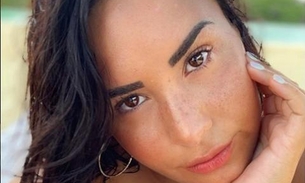 Demi Lovato esbanja sensualidade em foto na piscina