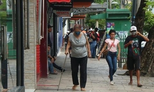 Polícia cumpre decreto para fechar estabelecimentos no Centro de Manaus 