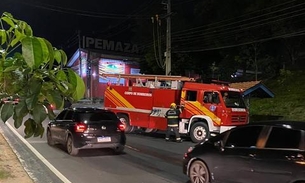 Caminhão pega fogo após pane elétrica em Manaus