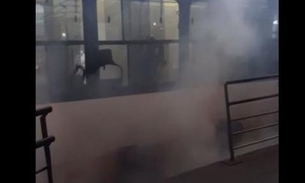 Ônibus pega fogo e desespera passageiros em terminal de Manaus