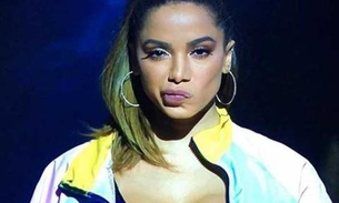 Após polêmica na CNN, Regina Duarte recebe 'textão' de Anitta: 'Grosseira'