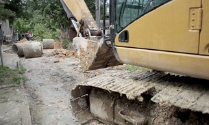 Obra de drenagem tem início após erosão em rua de Manaus   