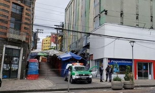 Centro comercial de Manaus é isolado com gradis em medida contra novo coronavírus 