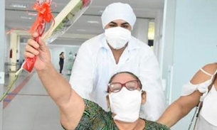 Dezessete pacientes curados da Covid-19 deixam o hospital de campanha em Manaus