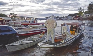 Corpo de idosa com suspeita de Covid-19 é removido de lancha em comunidade ribeirinha de Manaus 