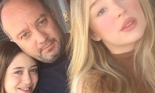Após desentendimento, pai de Duda Reis posta foto com filhas e atriz se declara: 'te amo, pai'