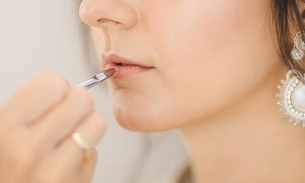 Dicas para aumentar os lábios usando maquiagem; confira