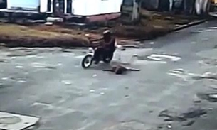 Vídeo: Criança é arremessada ao ser atropelada por motociclista em Manaus 