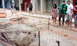 Risco de desabamento leva a desocupação de prédios no centro de Manaus