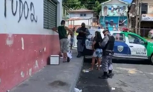 Morador de rua é morto a facadas e tem vísceras expostas em Manaus 