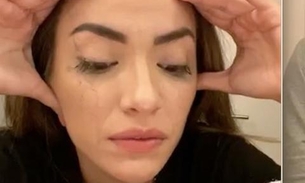 Youtuber Dani Russo chora ao fazer teste de gravidez durante live no Instagram