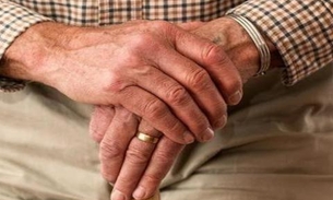 Idoso morre durante sexo selvagem com outro homem