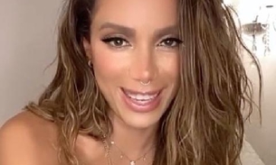 De maiô cavadíssimo, Anitta 'arreganha' as pernas durante treino e choca seguidores