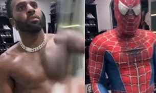 Jason Derulo se veste de homem-aranha e ‘volume extra’ chama atenção: ‘anaconda?’