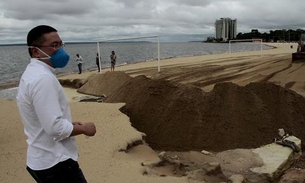 Serviço para corrigir erosão é efeito na praia da Ponta Negra em Manaus