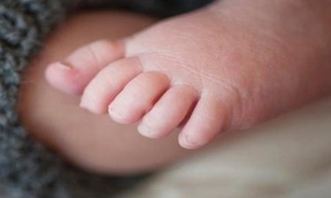 Moradores encontram recém-nascido abandonado no telhado de casa de Manaus