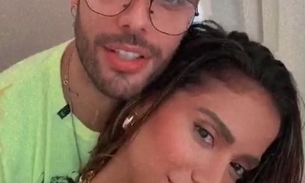 Em meio a áudios vazados, Anitta posa de fio dental na cama com Gui Araújo