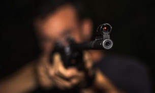 Trio invade motel e toca terror entre clientes e funcionários durante assalto em Manaus