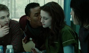 Ator de Crepúsculo e namorada morreram de overdose, diz legista