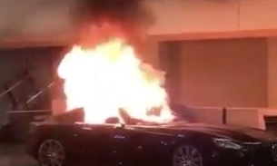 Vídeo: Carros da Mercedes Benz são incendiados por vândalos em protesto nos EUA