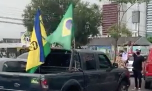 Vídeo: Bolsonarista discute com manifestantes em Manaus: ‘bando de p** no c*’