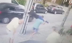 Vídeo de médica sendo espancada viraliza na web e causa revolta; confira 