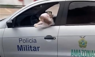 Militar flagrado usando viatura para passear com cachorro é exonerado do cargo