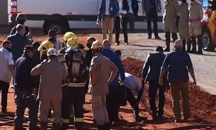 Sem máscara, Bolsonaro chega a Goiás e participa de inauguração de hospital de campanha 