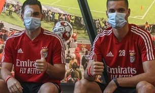 Torcida apedreja ônibus do Benfica e dois jogadores ficam feridos