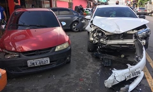 Motorista escapa de linchamento após destruir 4 carros e deixar homem ferido em acidente em Manaus
