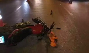 Motociclista perde o controle, bate cabeça em placa de trânsito e morre 