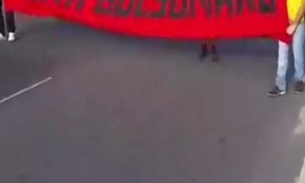 Manifestantes fazem protesto contra Bolsonaro em Manaus 