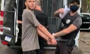 Suspeito de espancar a mãe até a morte estava preso horas antes do crime 