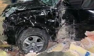 Para evitar tragédia, motorista muda trajeto e destrói carro em muro