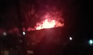 Morador escapa da morte após casa ser consumida por incêndio em Manaus