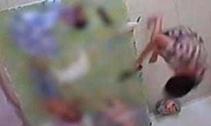 Pais instalam câmeras no quarto e flagram babá espancado criança de 3 anos