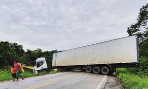 Acidente com caminhão bloqueia trânsito em trecho da rodovia BR-174