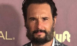 Rodrigo Santoro posta rara foto agarradinho à esposa, Mel Fronckowiak